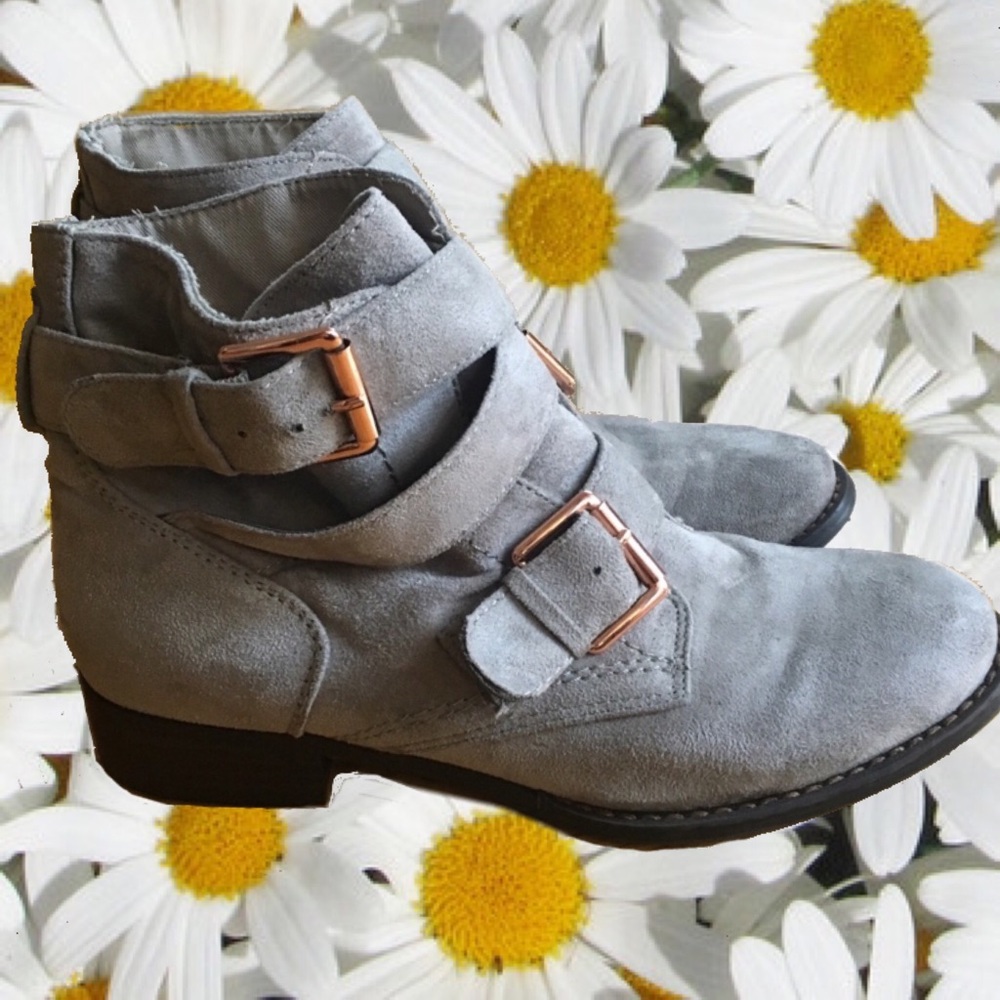 Black Poppy Booties by PacSun / Gray Suede